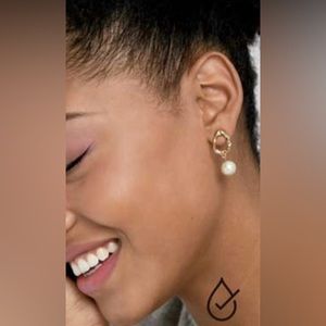 NWOT Dangle Hoop Earrings (Pearl Hanging)